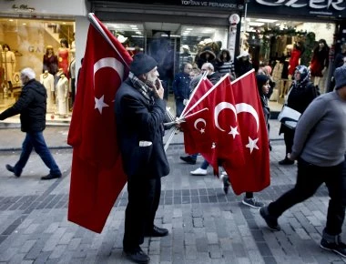 Handelsblatt: Η Ελλάδα ως αναδυόμενη αγορά κινδυνεύει λόγω Τουρκίας